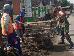 Selalu Hadir di Tengah-Tengah Masyarakat, Babinsa Pos Selopuro Bantu Kesulitan Warga di Wilayah Binaannya