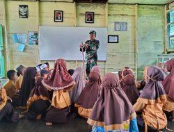 Serda Agus Arahman Bina Pramuka Di SDN 1 Kasarangan