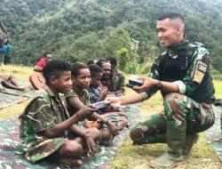 Wujud Toleransi Antara Umat Beragama! TNI dan Warga Rayakan Natal Serta Gelar Doa Bersama di Papua Pegunungan