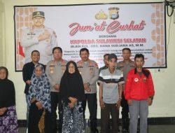 Jumat Curhat, Kapolda Sulsel Sambangi Warga Desa Lekopancing Maros, Sekaligus Bagi Sembako