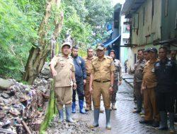 Akibat Hujan Deras, Camat Ujung Tanah Bersama Jajaran Tinjau Drinase Setiap Lorong
