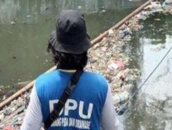 Satgas Drinase Dinas PU Makassar Bersihkan Sampah di Kanal Al-Markas