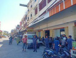 Jukir Toko Harapan Sentral Makassar di lengkapi ID card dan Karcis Parkir Resmi Bukan Ilegal