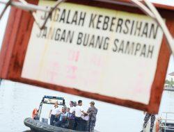 Bersih-Bersih Pantai Jelang MNEK, Danny Pomanto Naik Speedboat Sisir Laut Losari