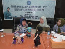 Pokja II TP PKK Kota Makassar Gelar Pelatihan UP2K Membuat Boneka Etnis Dari Kain