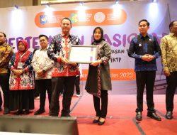 Pertemuan Nasional Adinkes, Wawali Fatma Terima Penghargaan atas Dukungan Penanggulangan ATM