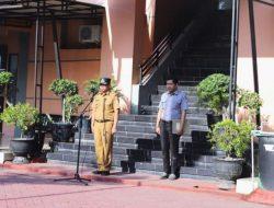 Camat Biringkanaya Pimpin upacara di halaman kantor Kecamatan
