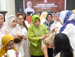 Ketua Dekranasda Kota Makassar Mendorong Kreativitas Perempuan dalam Pelatihan Pembuatan Kalung Etnik