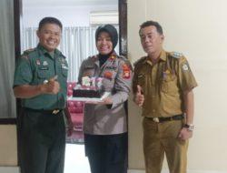 Camat Mariso Beri Kejutan Di Hari Kelahiran Kapolsek Mariso