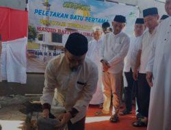 Kabag Kesra dan Camat Tamalanrea Awali Peletakan Batu Pembangunan Masjid Baiturahman