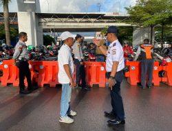 Meski Hujan Deras, Kabid Irwan Tetap Siagakan Personilnya Dijalan Urai Kendaraan