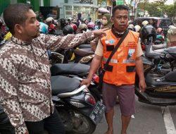 Perumda Parkir Makassar Edukasi Jukir untuk Sopan Melayani Pengunjung