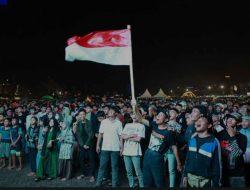 Euforia Suporter di Makassar Nobar di Tugu MNEK Meski Diguyur Hujan