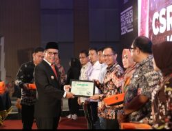 Wali Kota Makassar Serahkan Penghargaan kepada 7 Perusahaan di Acara Refleksi Akhir Tahun