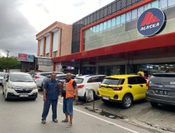 Perumda Parkir Makassar : Jukir di Toko Alaska Sudah Dilengkapi Identitas Resmi