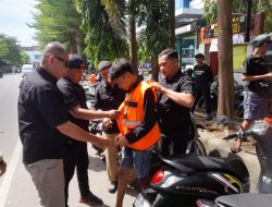 TRC Perumda Parkir Makassar Tertibkan Jukir Tak Sesuai SOP, Rompi Disita di Jalan Sudirman