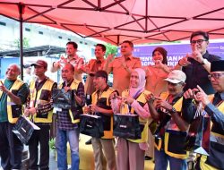 PERUMDA PARKIR MAKASSAR RAYA SERAHKAN HADIAH PROGRAM “RACING PARKIR DIGITAL” UNTUK JURU PARKIR DI KOTA MAKASSAR